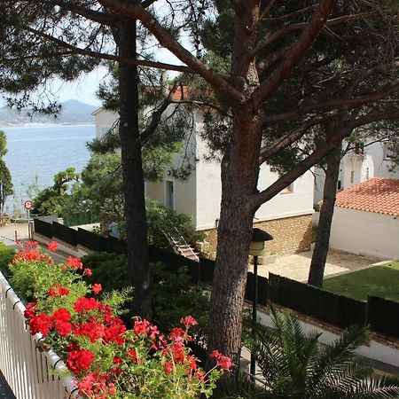 Luxury 4 Bed Apartment On Coastal Footpath At Cap Ras Llança Eksteriør billede