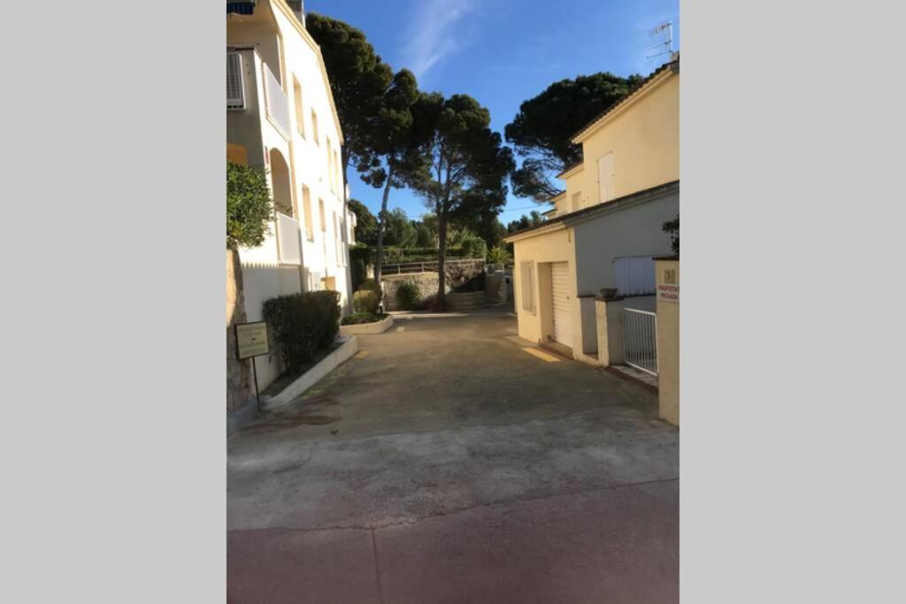 Luxury 4 Bed Apartment On Coastal Footpath At Cap Ras Llança Eksteriør billede