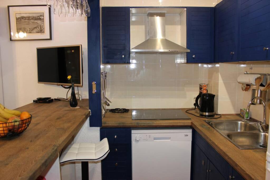 Luxury 4 Bed Apartment On Coastal Footpath At Cap Ras Llança Eksteriør billede