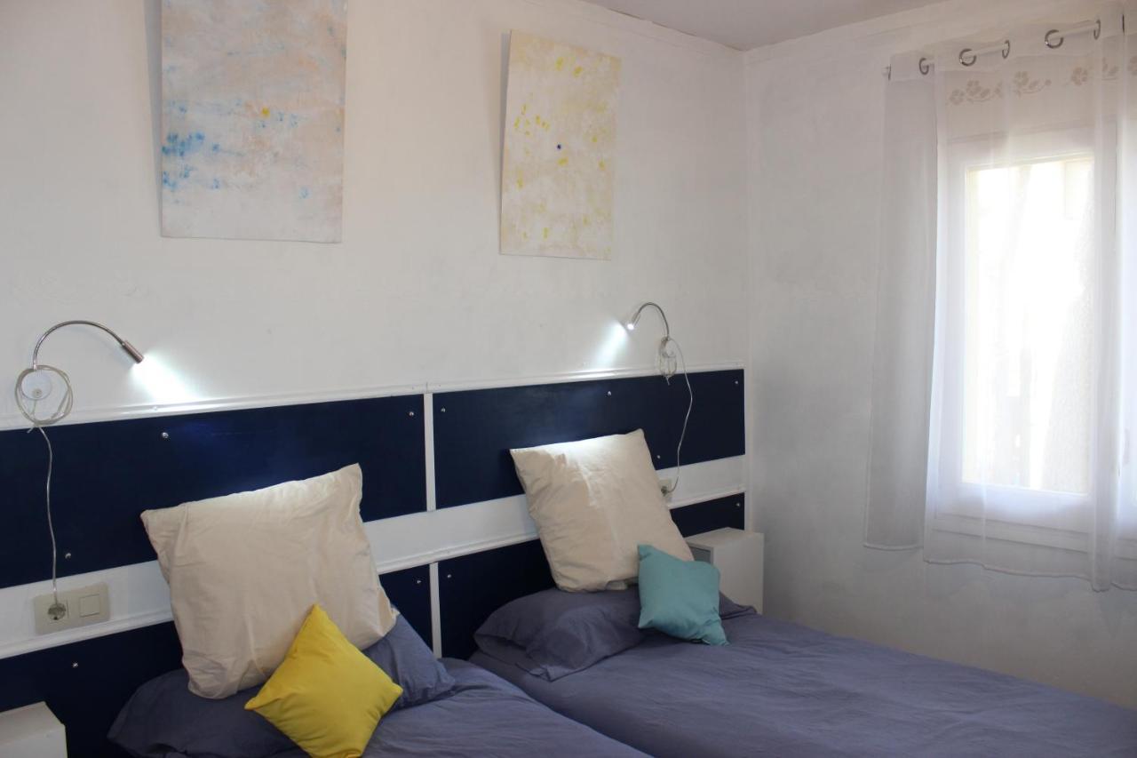 Luxury 4 Bed Apartment On Coastal Footpath At Cap Ras Llança Eksteriør billede